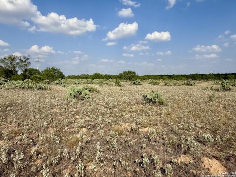 Tbd Lot 62 E Cr 1647 Moore TX 78057