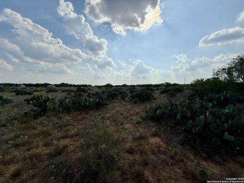 Tbd Lot 62 E Cr 1647 Moore TX 78057