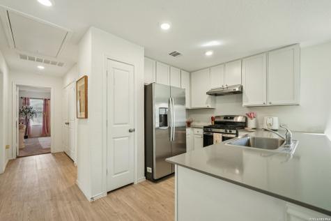 13511 Barton Cove San Antonio TX 78253