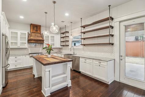 115 & 113 E Evergreen Boerne TX 78006