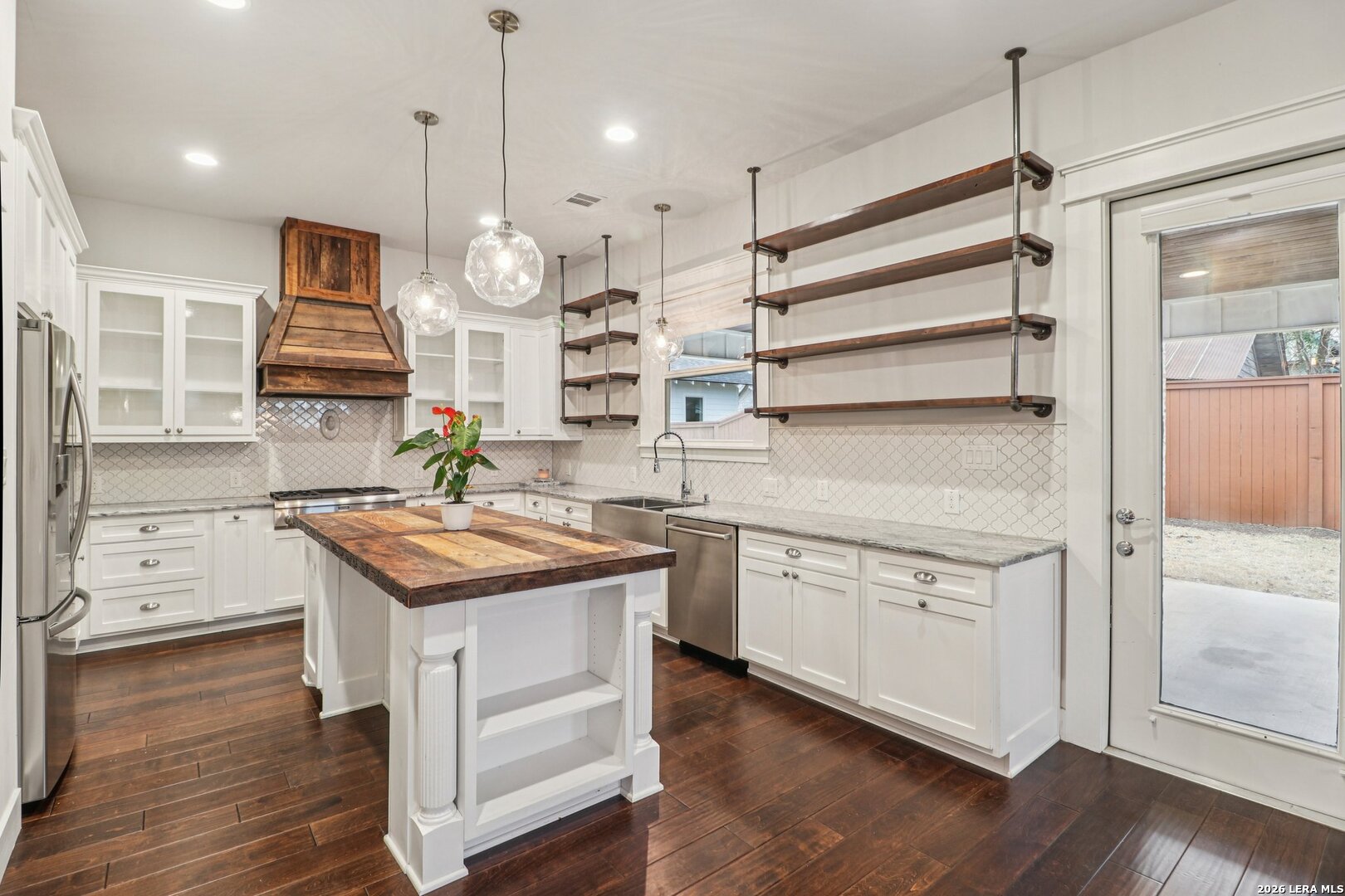 115 & 113 E Evergreen Boerne TX 78006