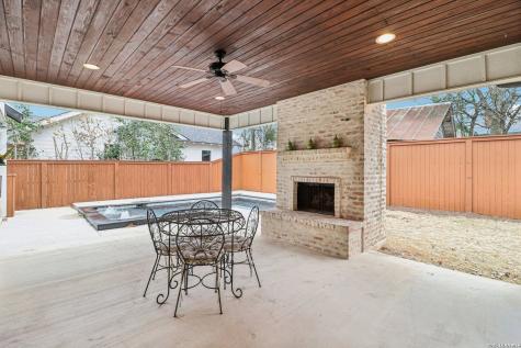 115 & 113 E Evergreen Boerne TX 78006