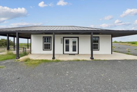 1799 County Road 651 Devine TX 78016