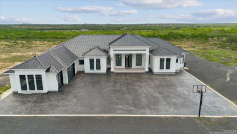 1799 County Road 651 Devine TX 78016