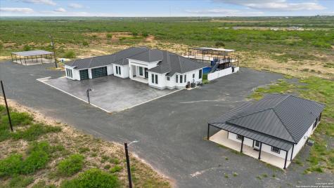 1799 County Road 651 Devine TX 78016