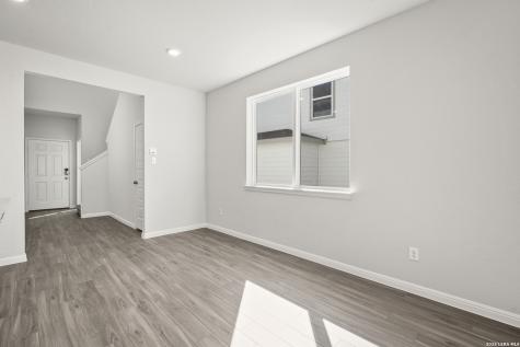 174 Hunters Camp San Antonio TX 78245