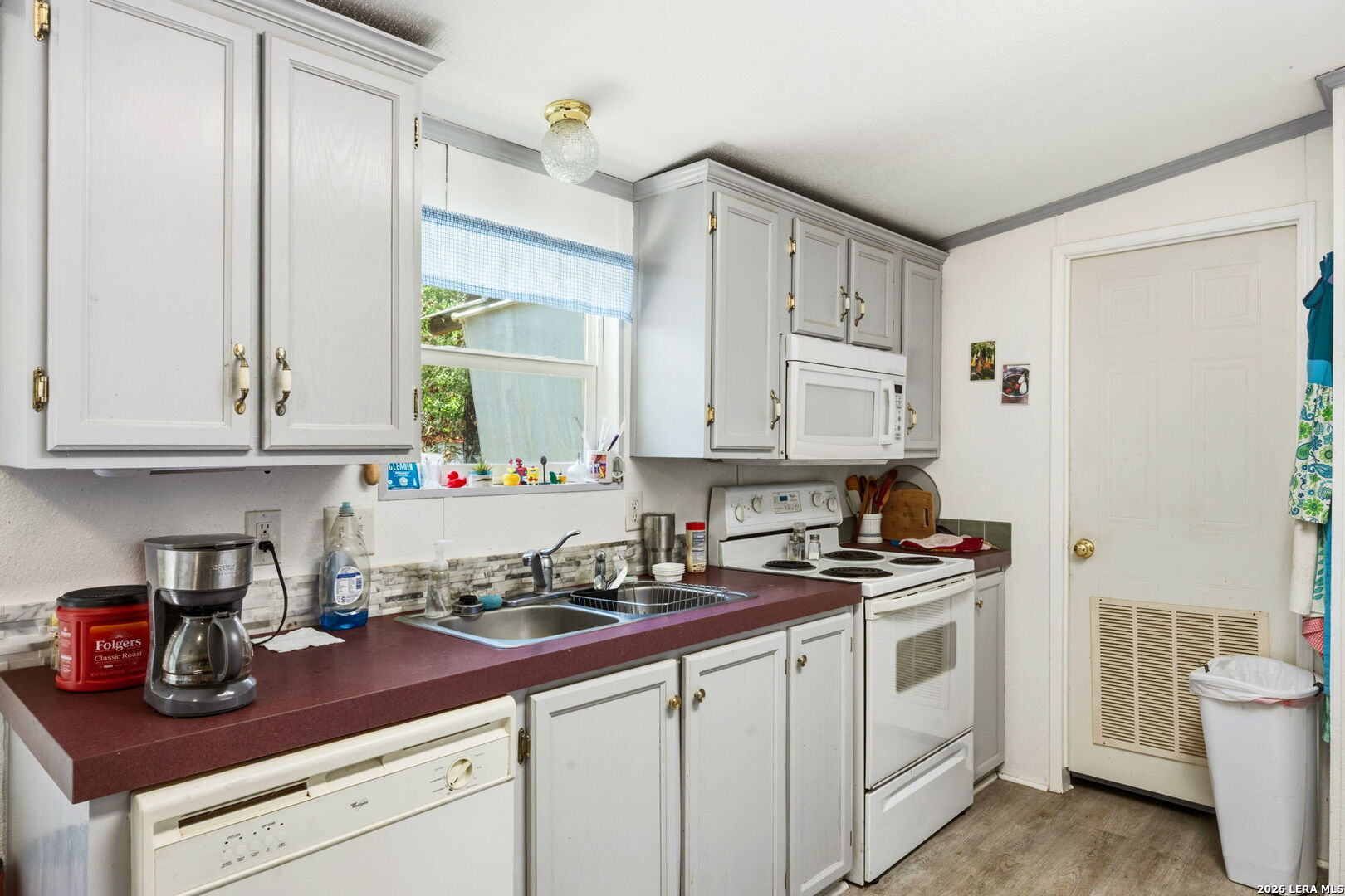 216 Oak Grove La Vernia TX 78121