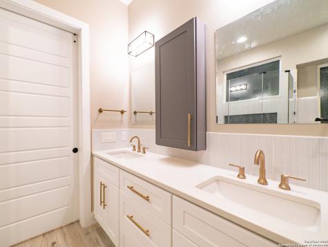 32 Westcourt Lane San Antonio TX 78257