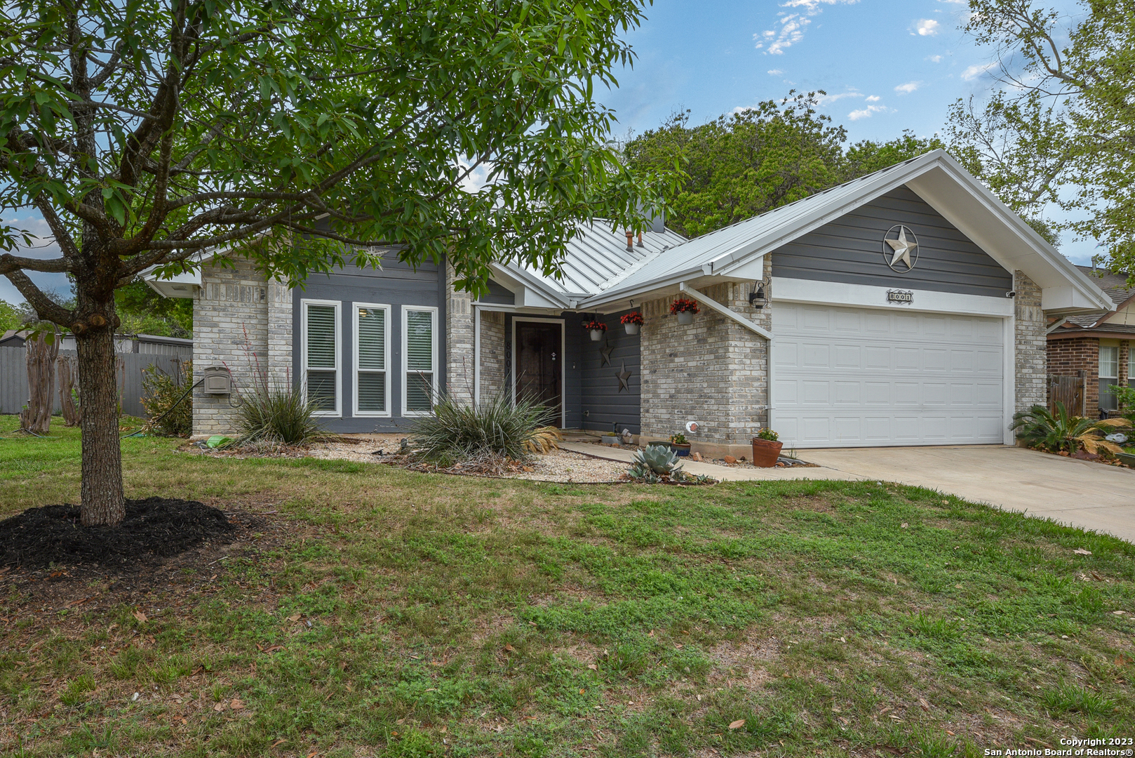 8001 Forest Cabin Live Oak TX 78233