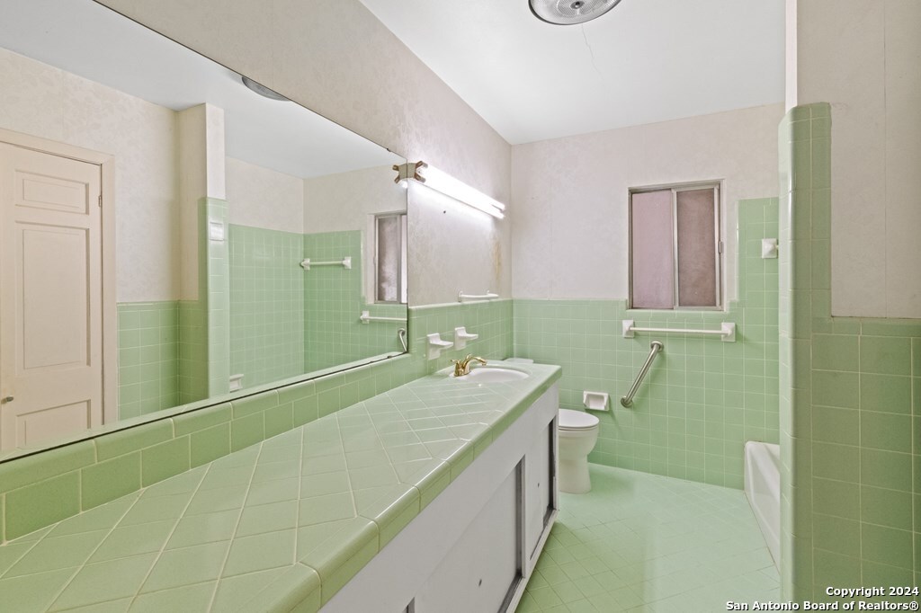 6268 Highway 27 Center Point TX 78010