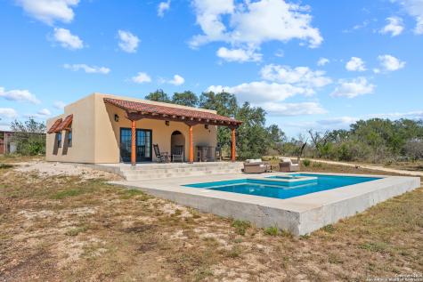 1918 County Road 467 Hondo TX 78861