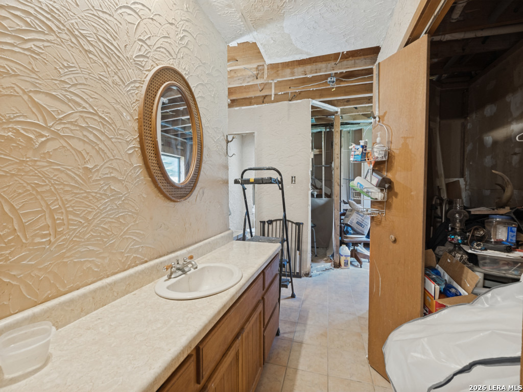 1705 Rolling Hills Road Blanco TX 78606