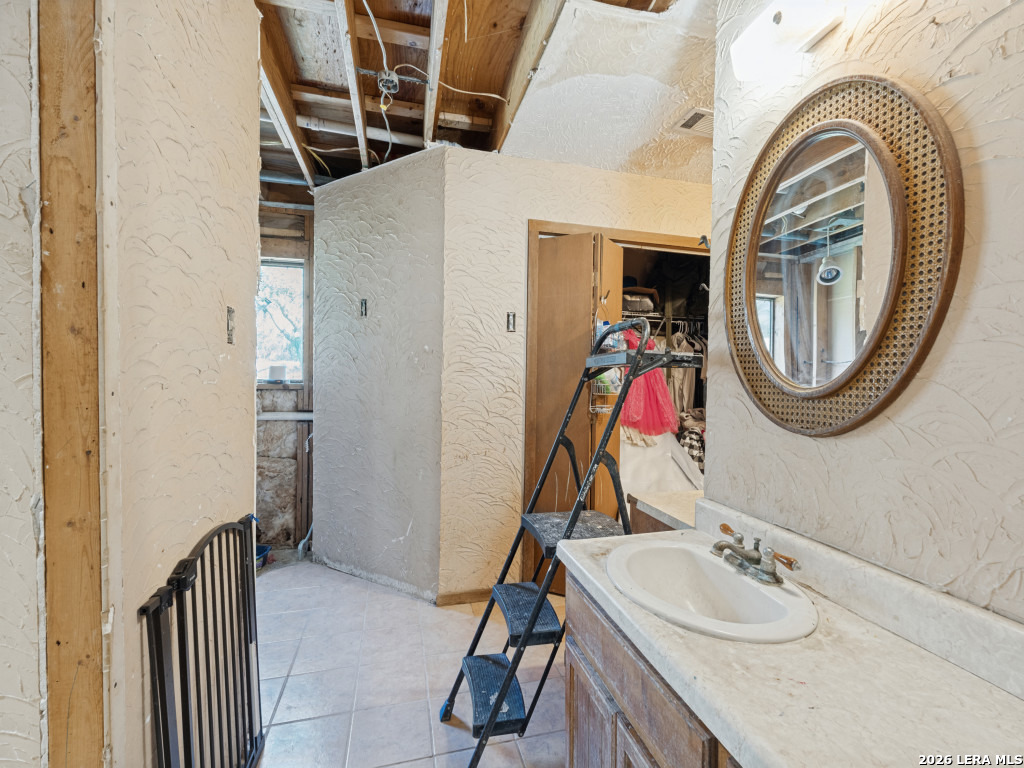 1705 Rolling Hills Road Blanco TX 78606