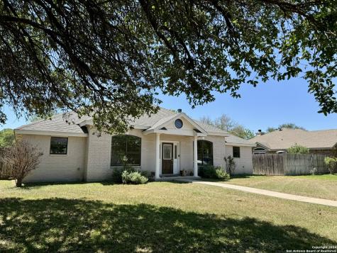 621 Sunrise Avenue Uvalde TX 78801