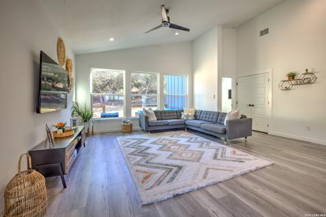 1827 Live Oak Canyon Lake TX 78133