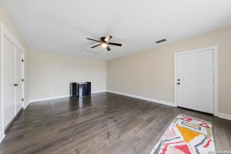 951 Private Road 3702 San Antonio TX 78253
