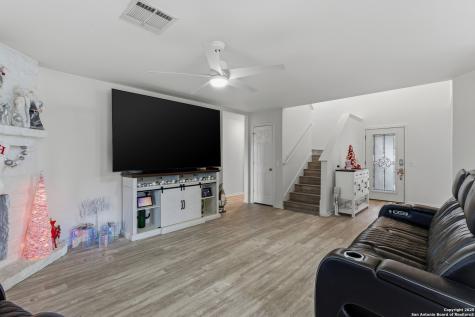 15718 Hastings Park Selma TX 78154