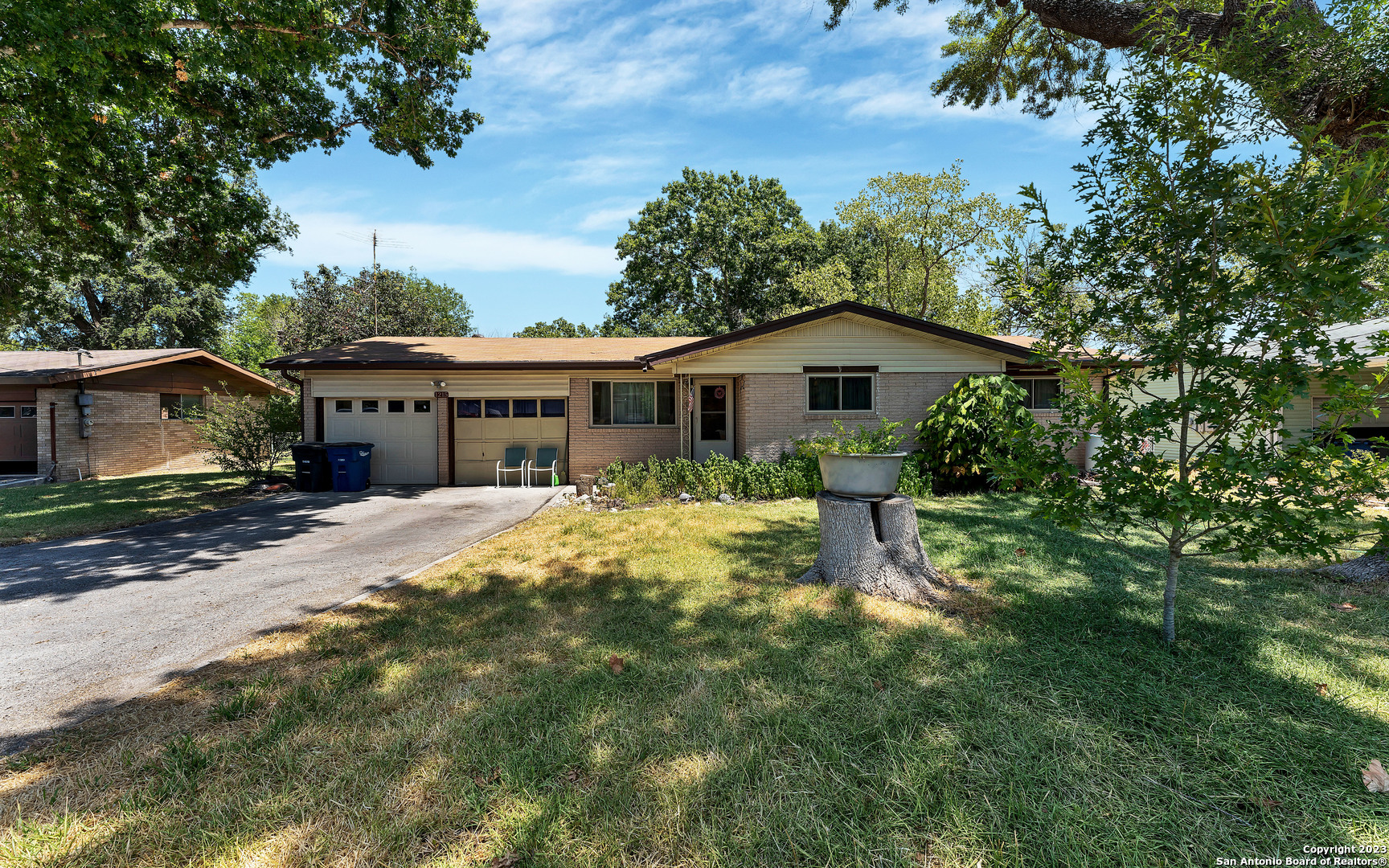 1215 S Mesquite Avenue New Braunfels TX 78130