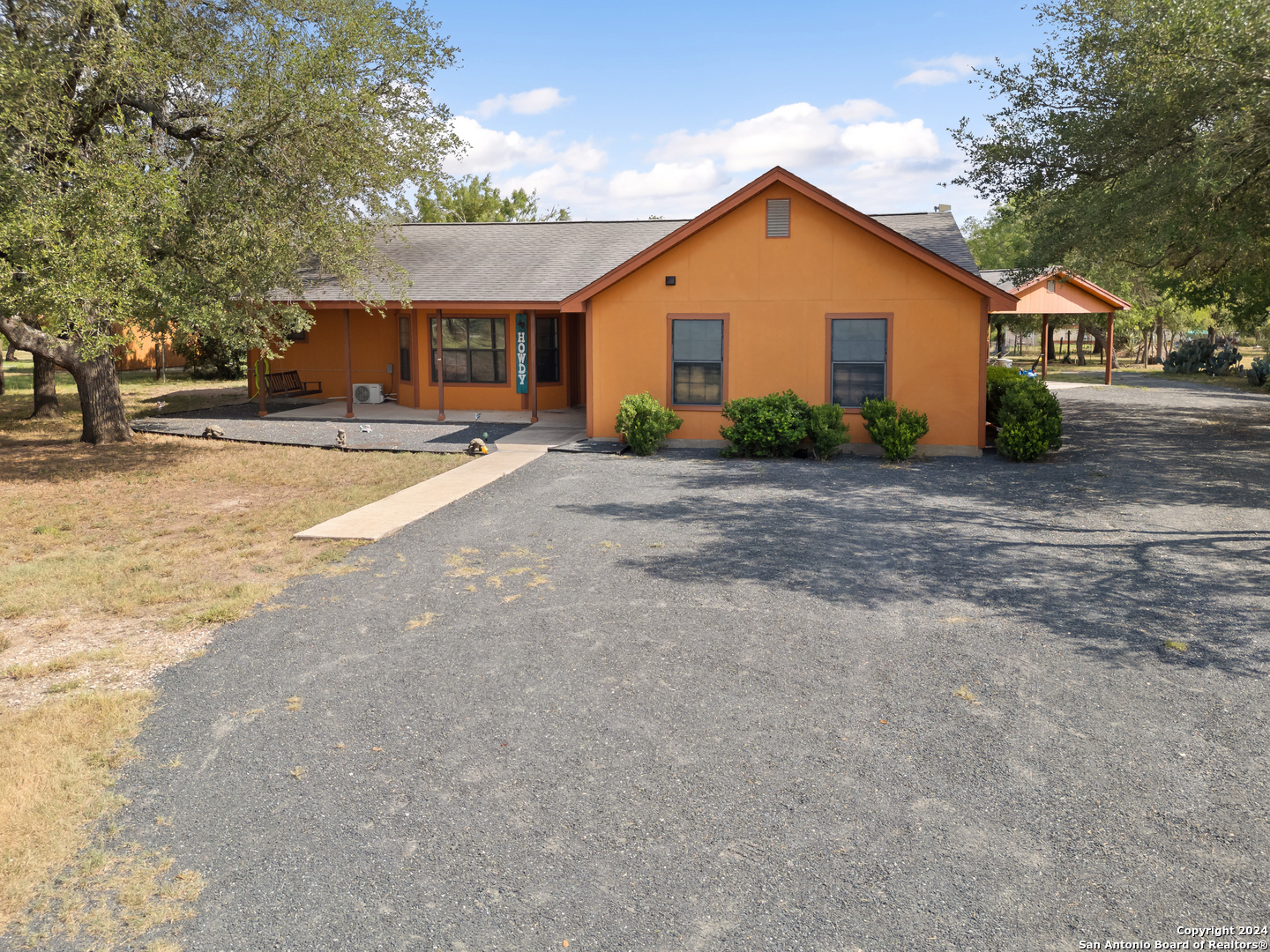 515 County Road 4644 Hondo TX 78861