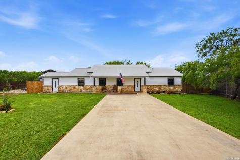 202 Bryan Drive Jourdanton TX 78026