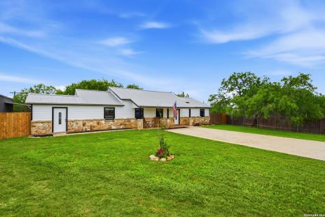 202 Bryan Drive Jourdanton TX 78026