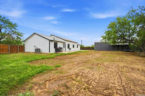202 Bryan Drive Jourdanton TX 78026