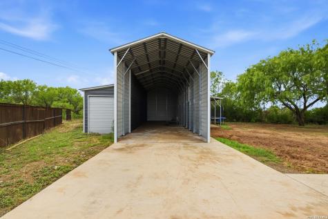 202 Bryan Drive Jourdanton TX 78026