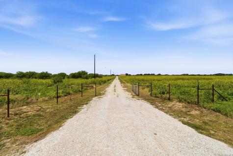 2194 S Ranch Road 187 Sabinal TX 78881