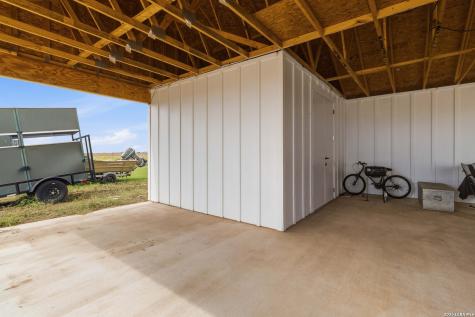 2194 S Ranch Road 187 Sabinal TX 78881