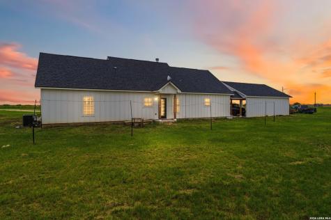 2194 S Ranch Road 187 Sabinal TX 78881