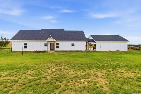 2194 S Ranch Road 187 Sabinal TX 78881