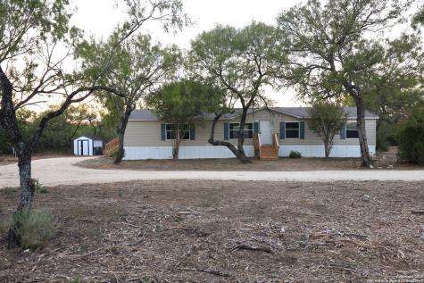 620 East Trail Pleasanton TX 78064