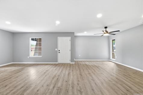 4302 Shallow Water San Antonio TX 78233