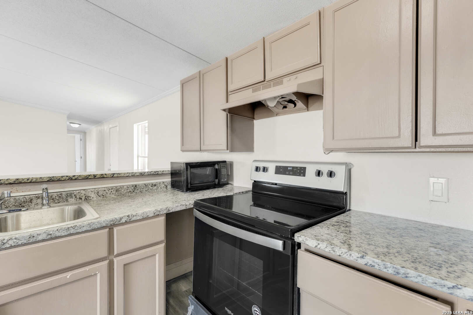 2811 County Road 467 Devine TX 78016