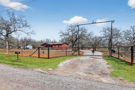 1298 County Road 425 Stockdale TX 78160