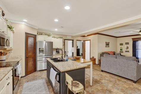 1298 County Road 425 Stockdale TX 78160