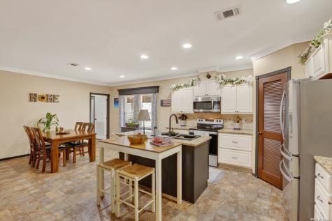 1298 County Road 425 Stockdale TX 78160