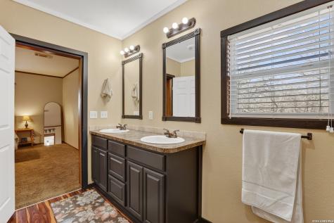 1298 County Road 425 Stockdale TX 78160