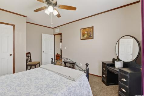 1298 County Road 425 Stockdale TX 78160