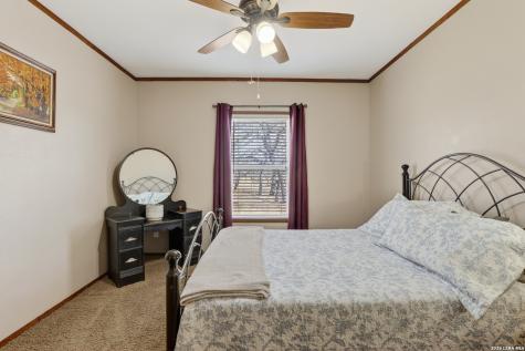 1298 County Road 425 Stockdale TX 78160
