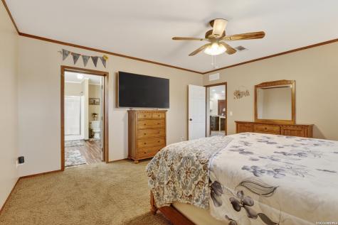 1298 County Road 425 Stockdale TX 78160