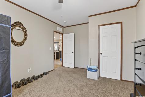 1298 County Road 425 Stockdale TX 78160