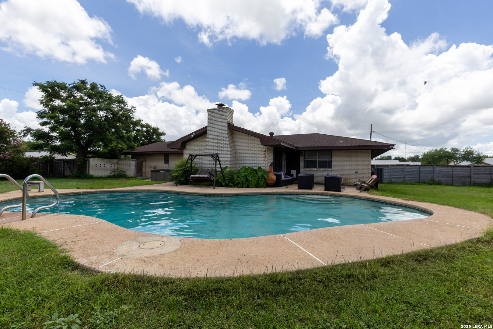 717 E. Brazos Pearsall TX 78061
