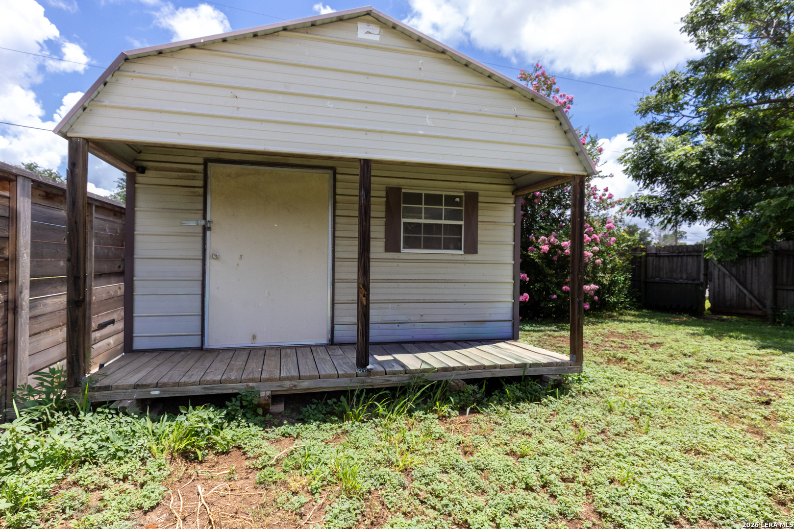 717 E. Brazos Pearsall TX 78061
