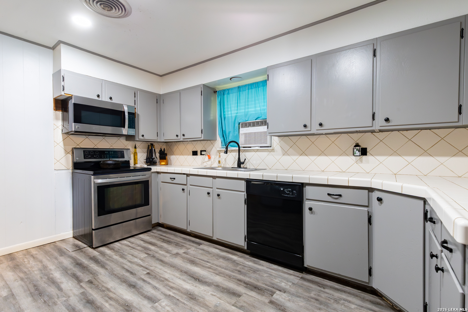 717 E. Brazos Pearsall TX 78061