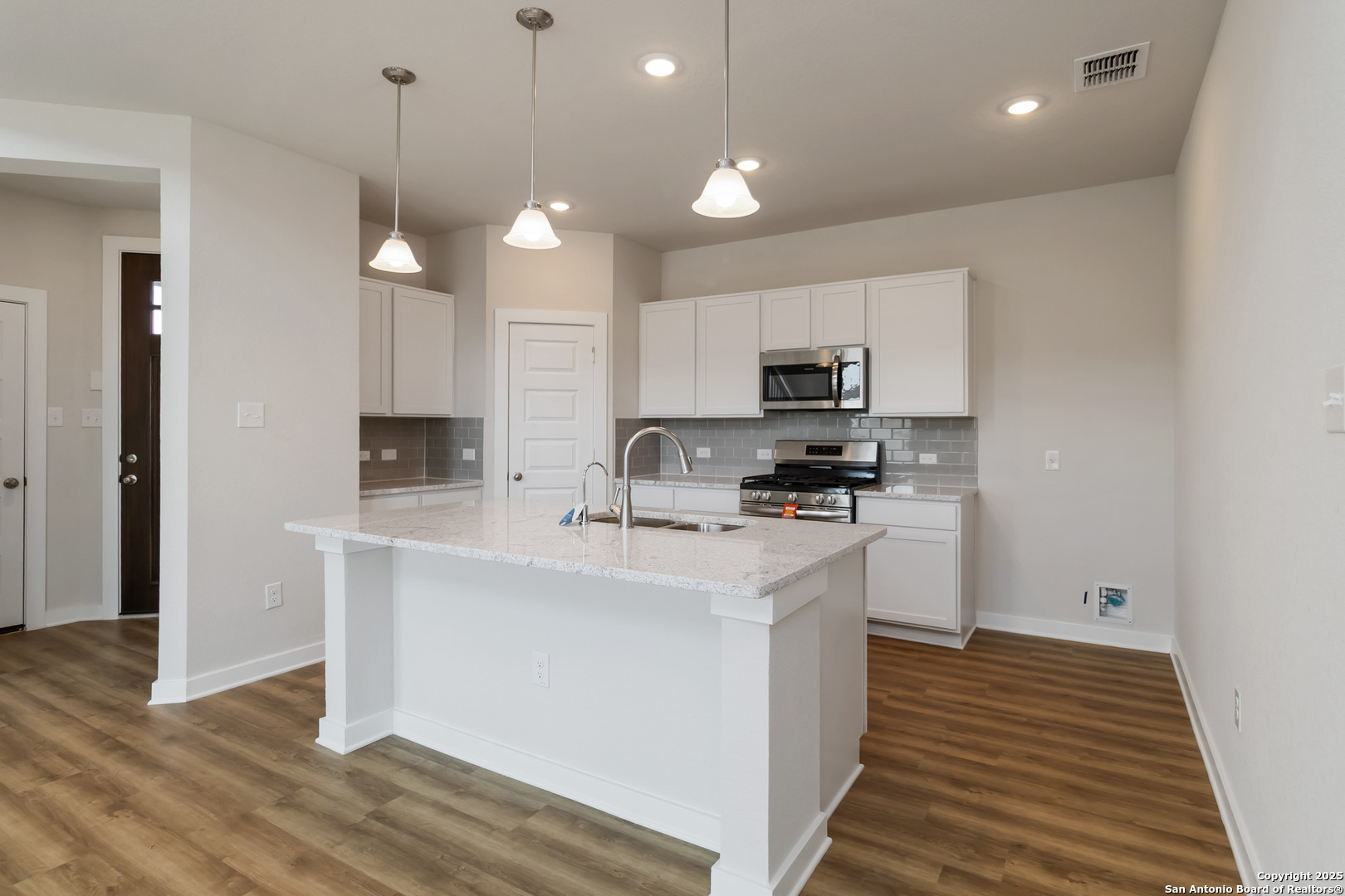 8968 Hazel Birch Elmendorf TX 78112