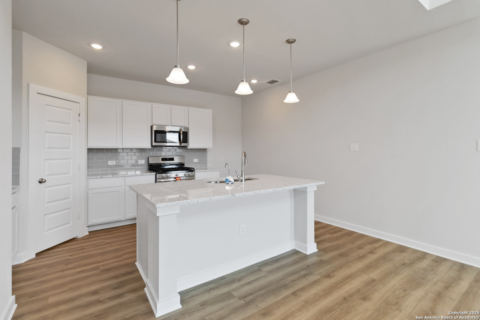 8968 Hazel Birch Elmendorf TX 78112
