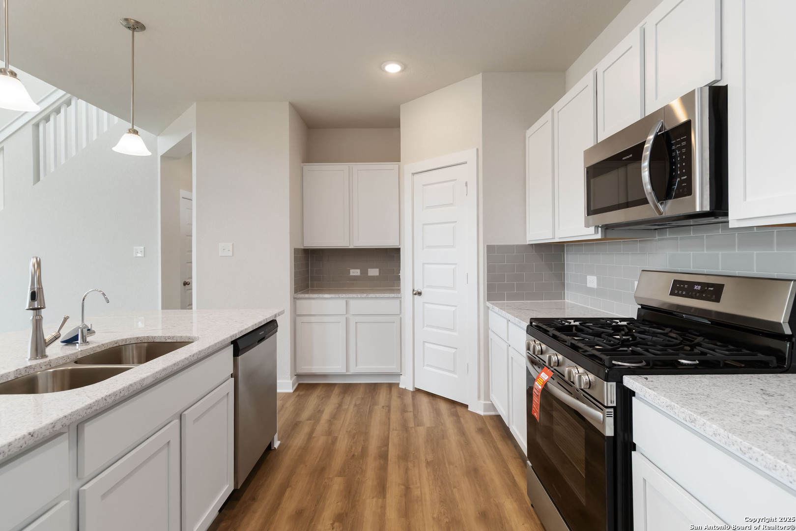 8968 Hazel Birch Elmendorf TX 78112