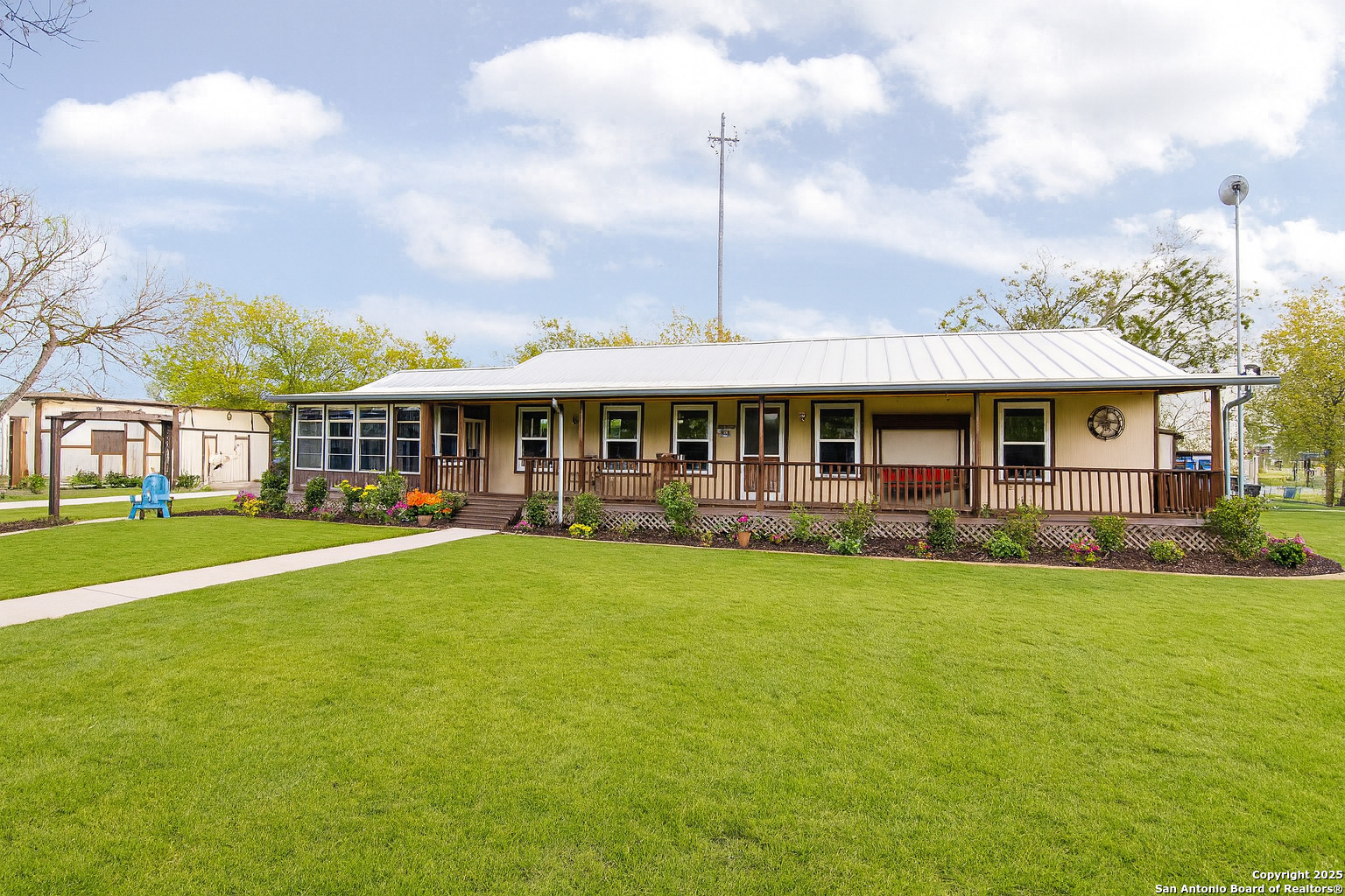 256 County Road 5716 Natalia TX 78059