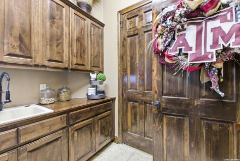 7805 Colonial Woods Boerne TX 78015